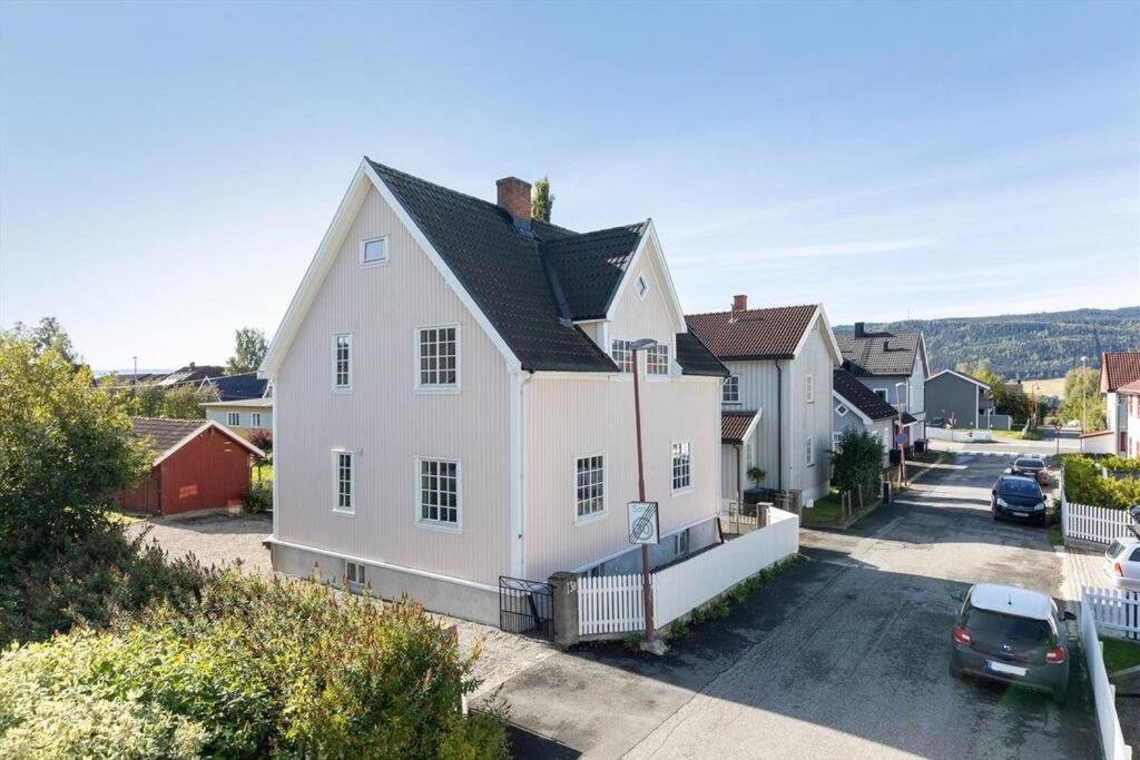 Lys Og Sentral Leilighet Med Terrasse Og Hage Apartment ลิลฮัมเมอร์ ภายนอก รูปภาพ